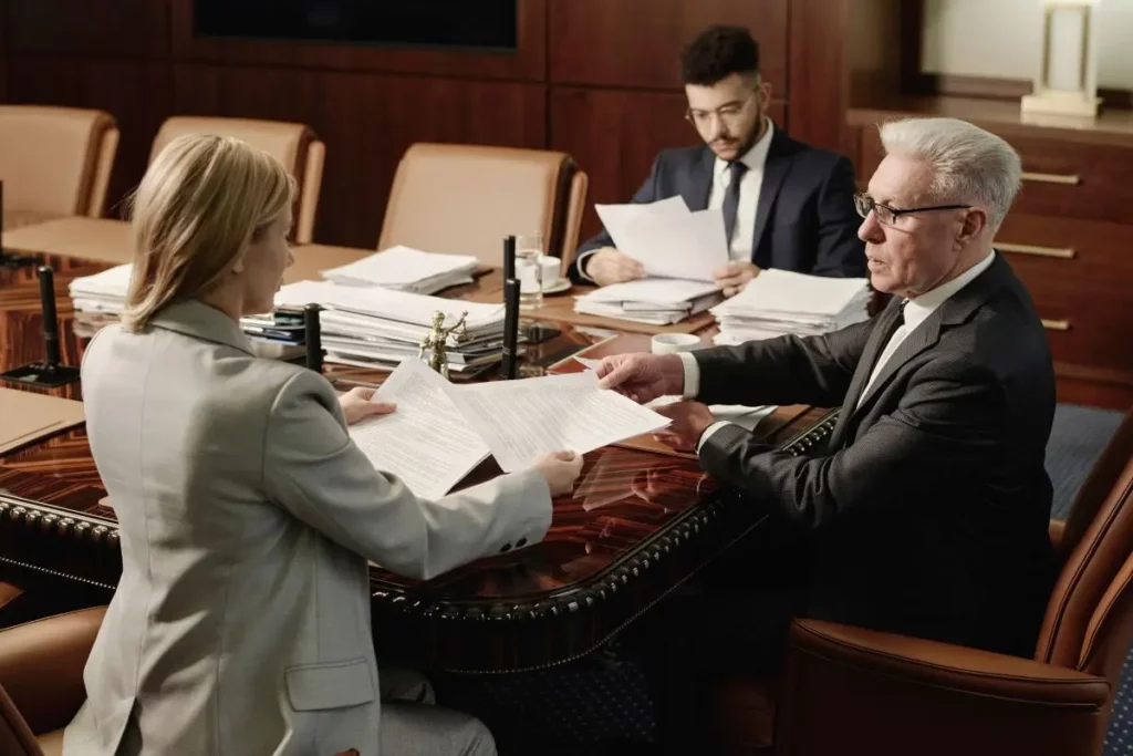 How to Choose the Right Lawyer for Your Case (Step-by-Step Guide)